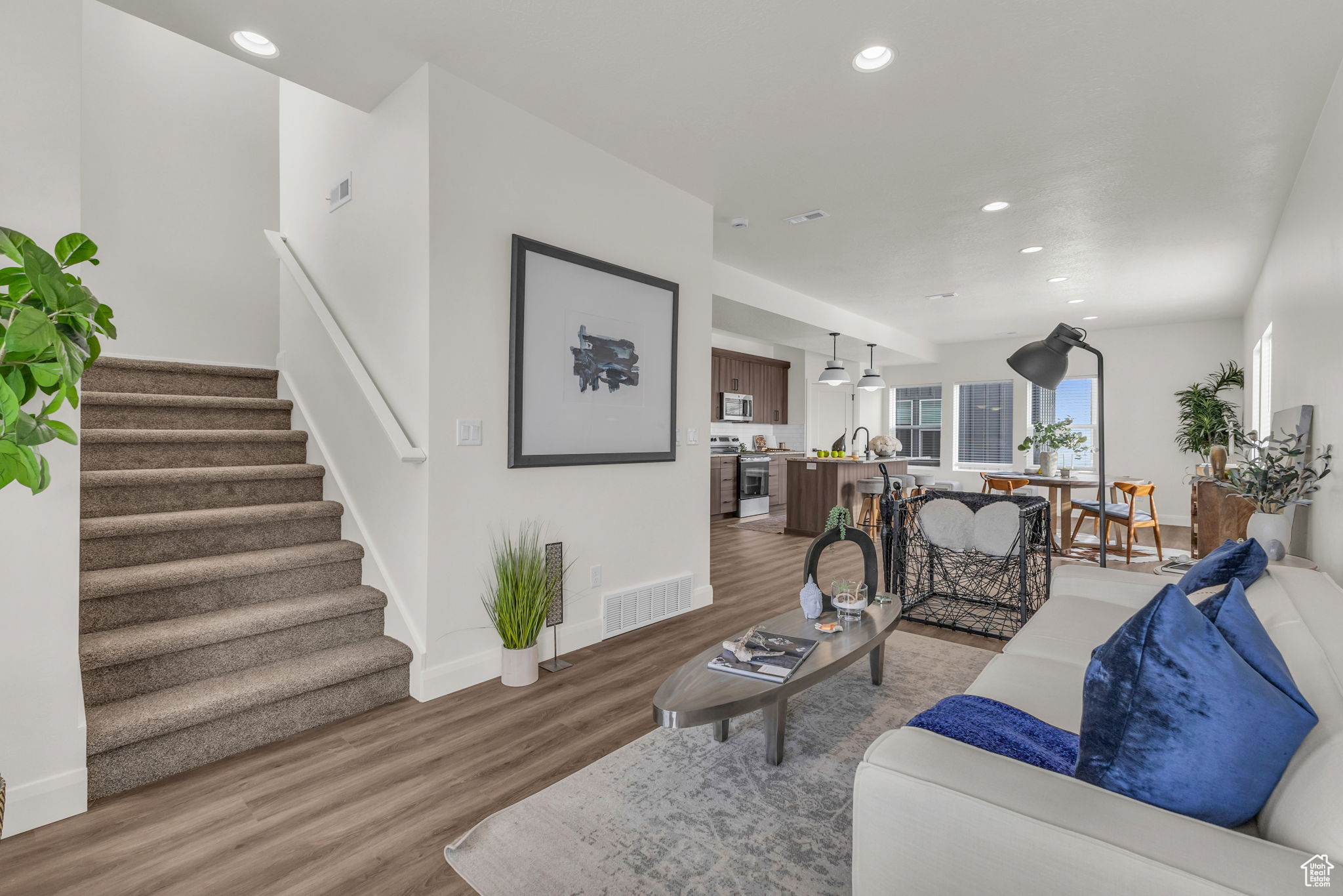 LAKE POINTE - Residential