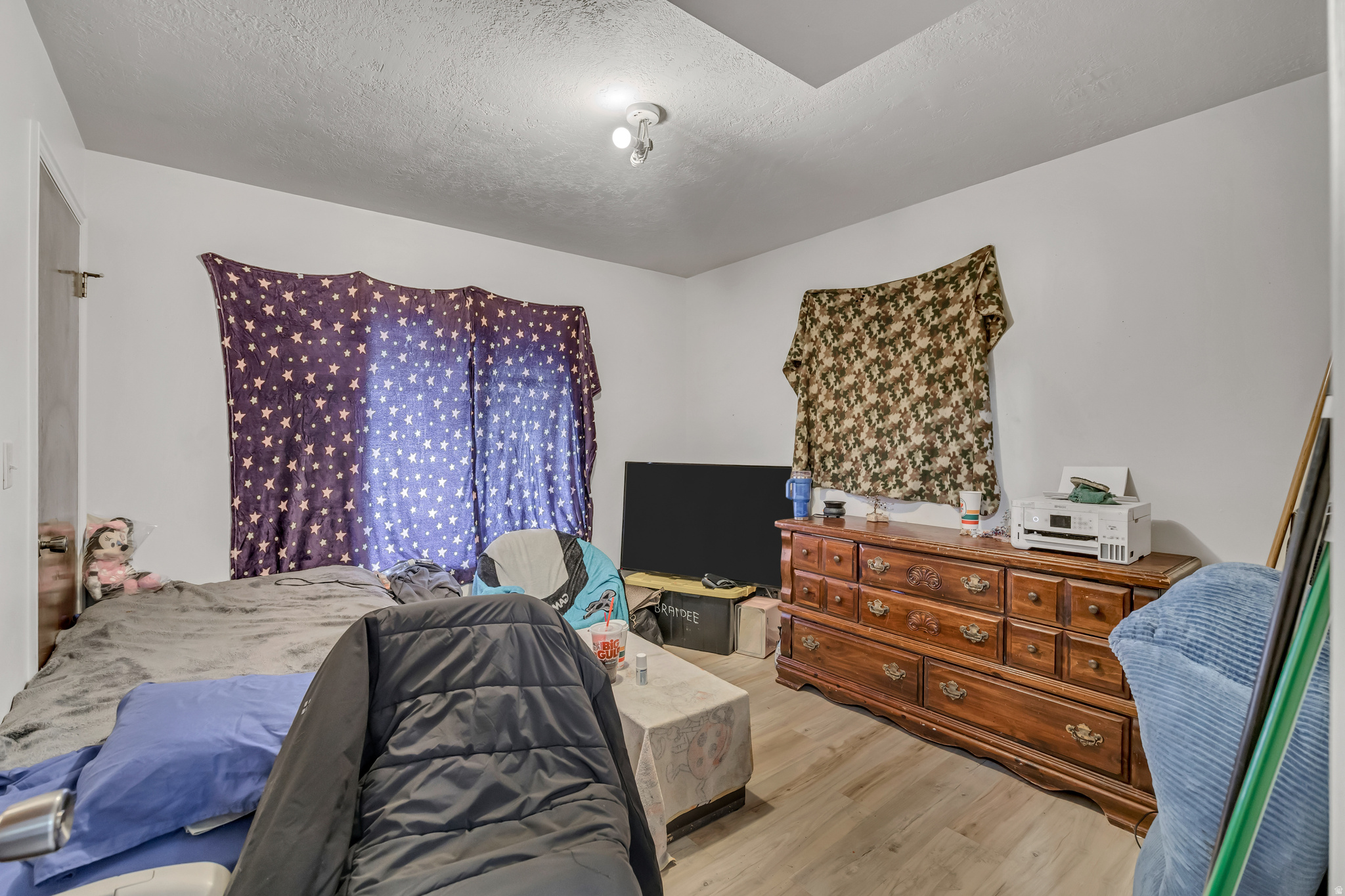 COUNTRY ESTATES - Residential