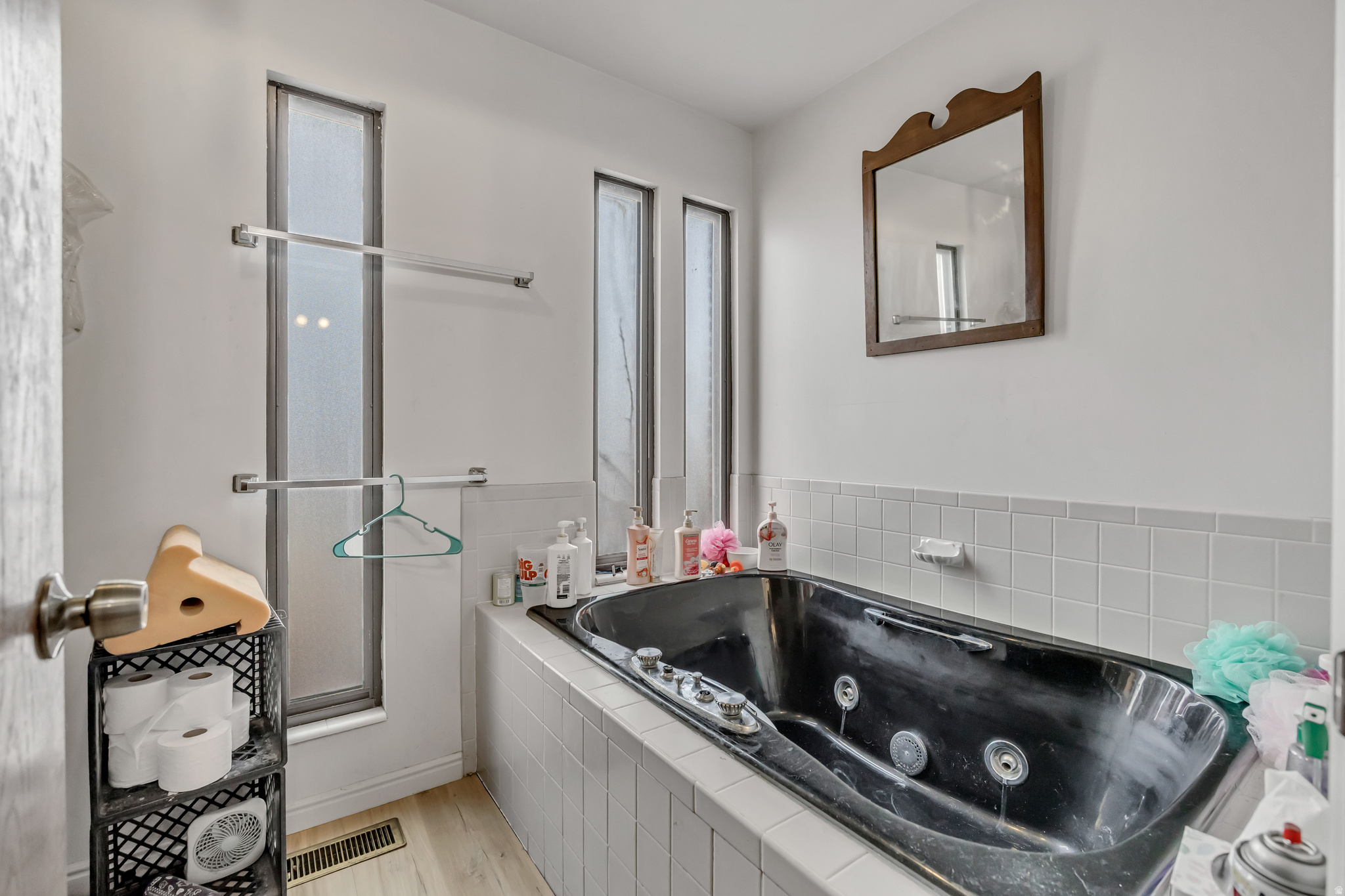 COUNTRY ESTATES - Residential