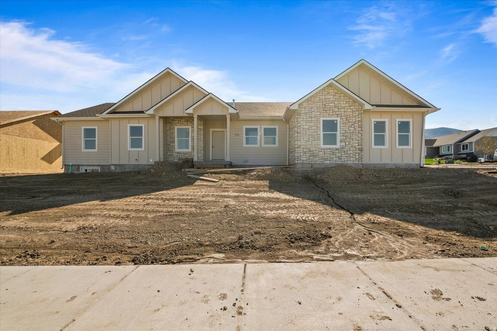 Photo of 108 N 900 E, Hyde Park, UT 84318 (MLS # 2127906)