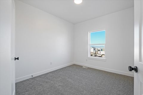 Tiny photo for 108 N 900 E, Hyde Park, UT 84318 (MLS # 2127906)