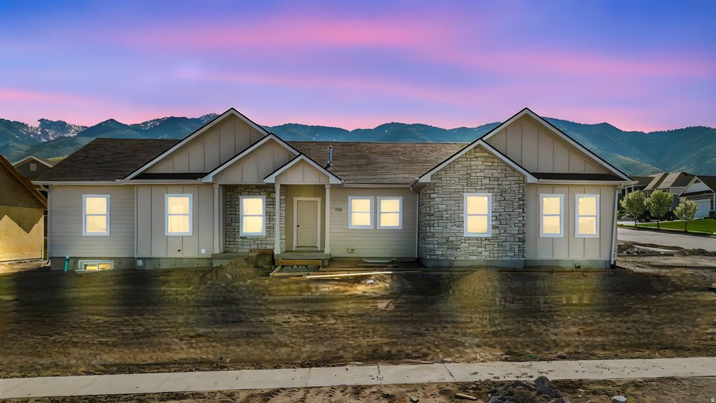 Photo of 108 N 900 E, Hyde Park, UT 84318 (MLS # 2127906)