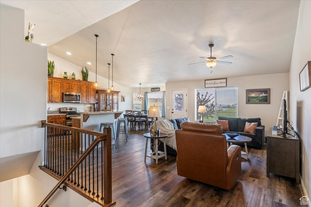 306 S SUNBURST DR