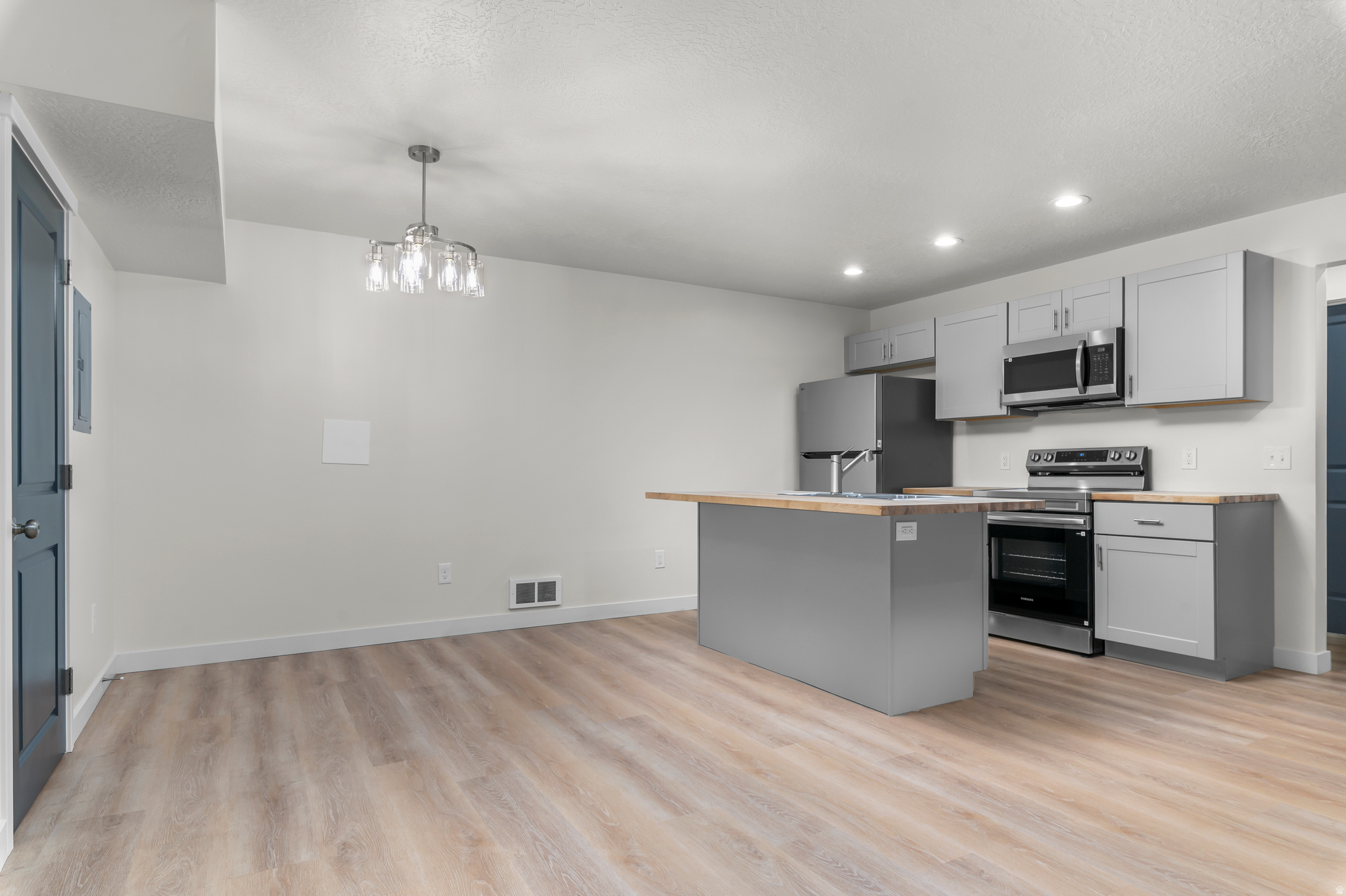 WALNUT - Residential