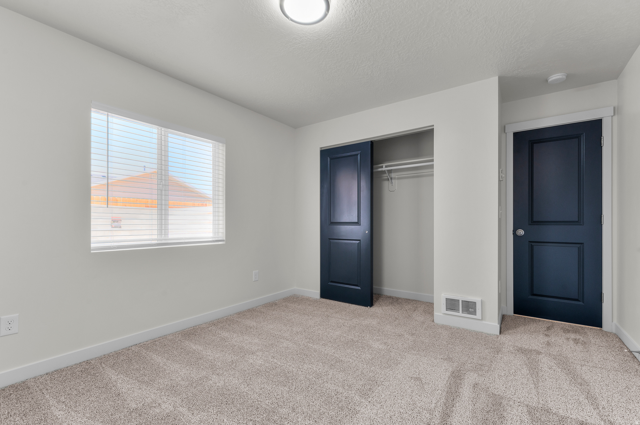 WALNUT - Residential