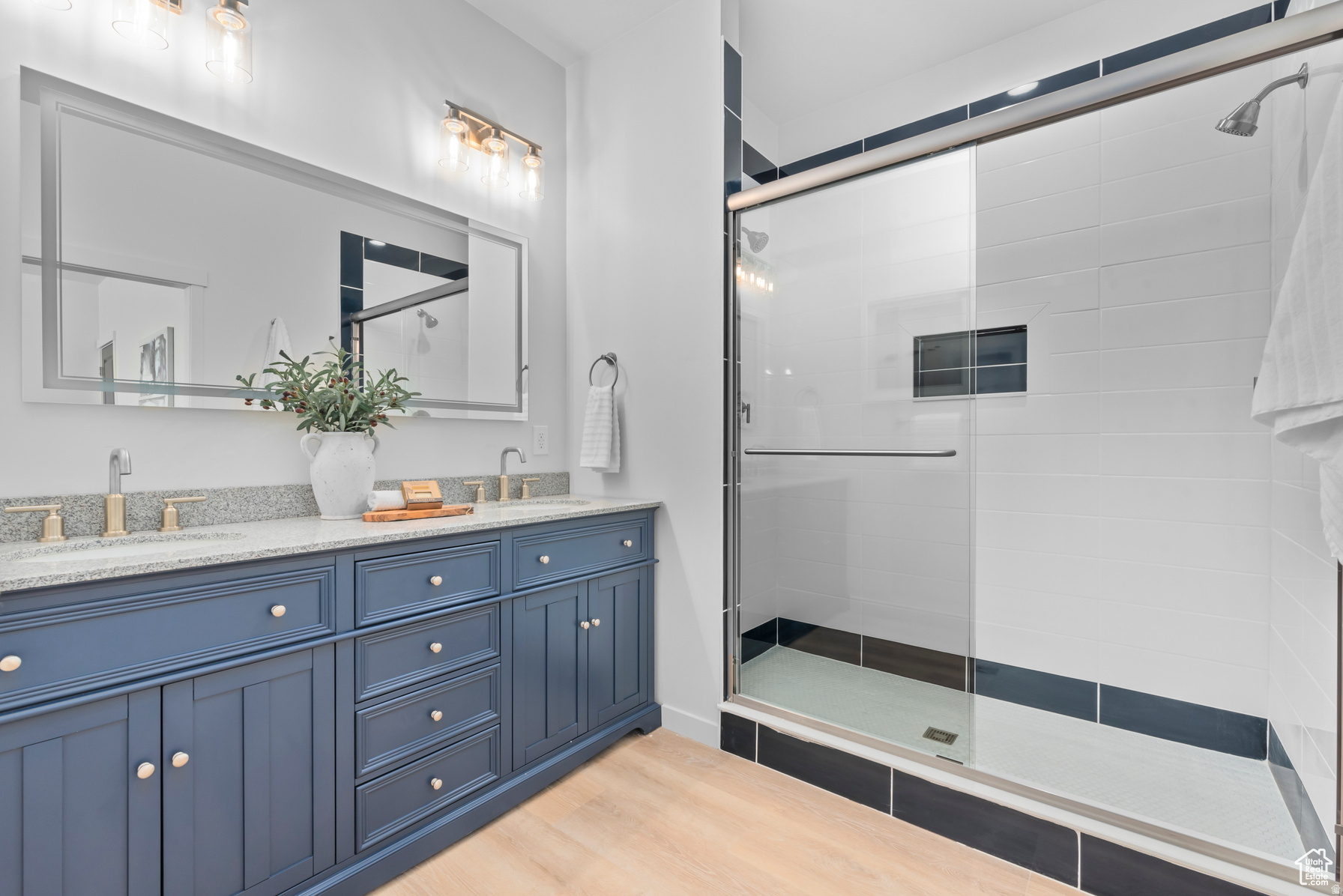 WALNUT - Residential