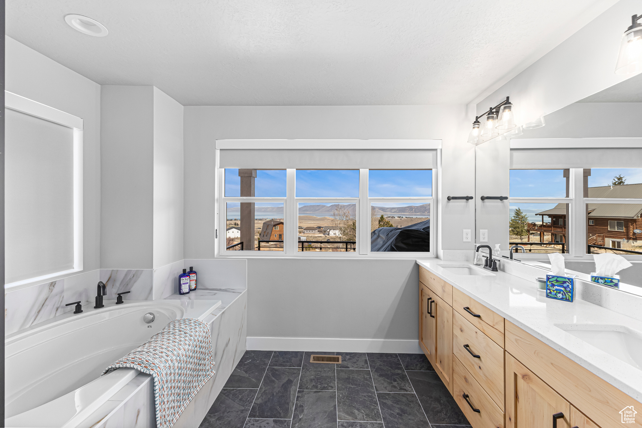 3467 S Porcupine Cir, Garden City, Utah image 11