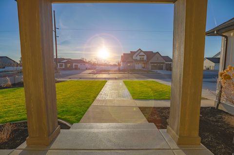 Tiny photo for 126 N 800 W, Mapleton, UT 84664 (MLS # 2145792)