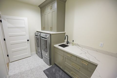 Tiny photo for 126 N 800 W, Mapleton, UT 84664 (MLS # 2145792)