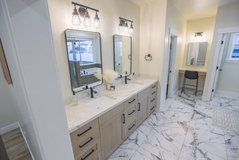 Tiny photo for 126 N 800 W, Mapleton, UT 84664 (MLS # 2145792)