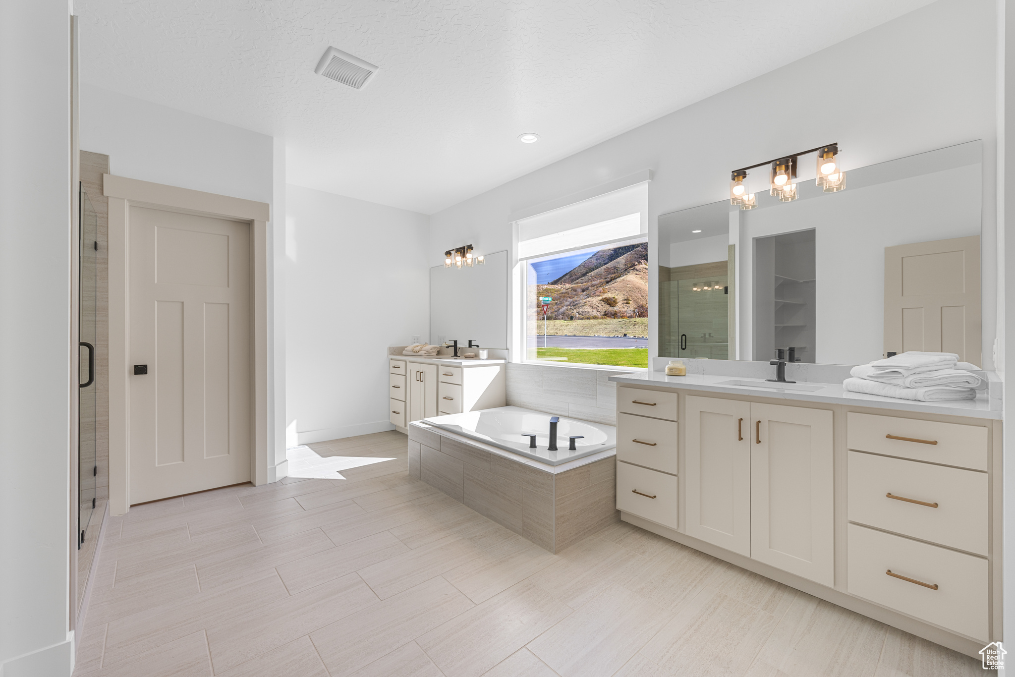 OAKRIDGE COVE - Residential