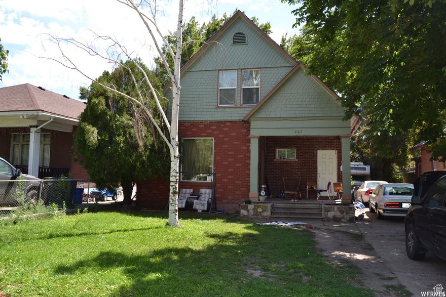 High Cash-Flow House  $4,000/Month Rental Income! Excellent investment opportunity with strong, stable cash flow! This house generates $4,000 per month ($48,000$50,000 annually), and tenants pay all utilities, maximizing your return. The property can also be owner-occupied while renting the other unit for additional income. Property Features:  New roof (2024)  Main Floor: 4 bedrooms, 1 full bathroom, kitchen, living room, very large dining room, laundry  Second Floor: 1 bedroom, 1 full bathroom, kitchen, living room, laundry  Separate entrance - ideal for rental income or multi-generational living  Great location with strong rental demand Perfect for investors or owner-occupants seeking consistent cash flow and long-term value.