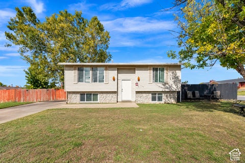 Photo of 574 W 1950 N, Clinton, UT 84015 (MLS # 2192397)