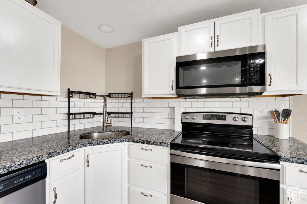 Photo of 574 W 1950 N, Clinton, UT 84015 (MLS # 2192397)