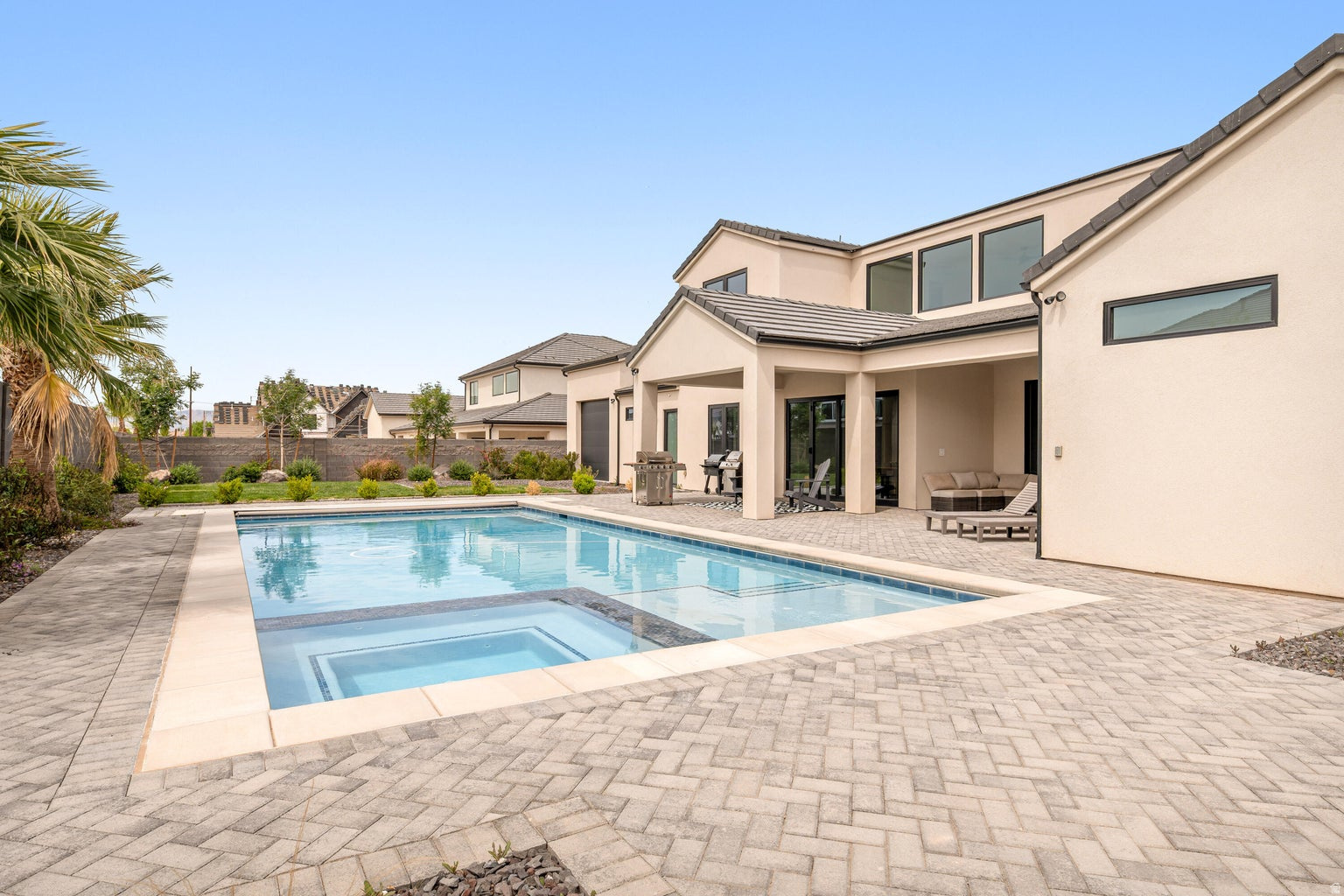 QUEENSRIDGE 2 - Residential