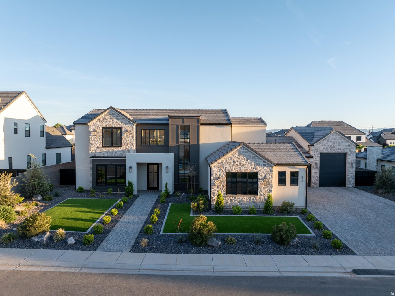 QUEENSRIDGE 2 - Residential