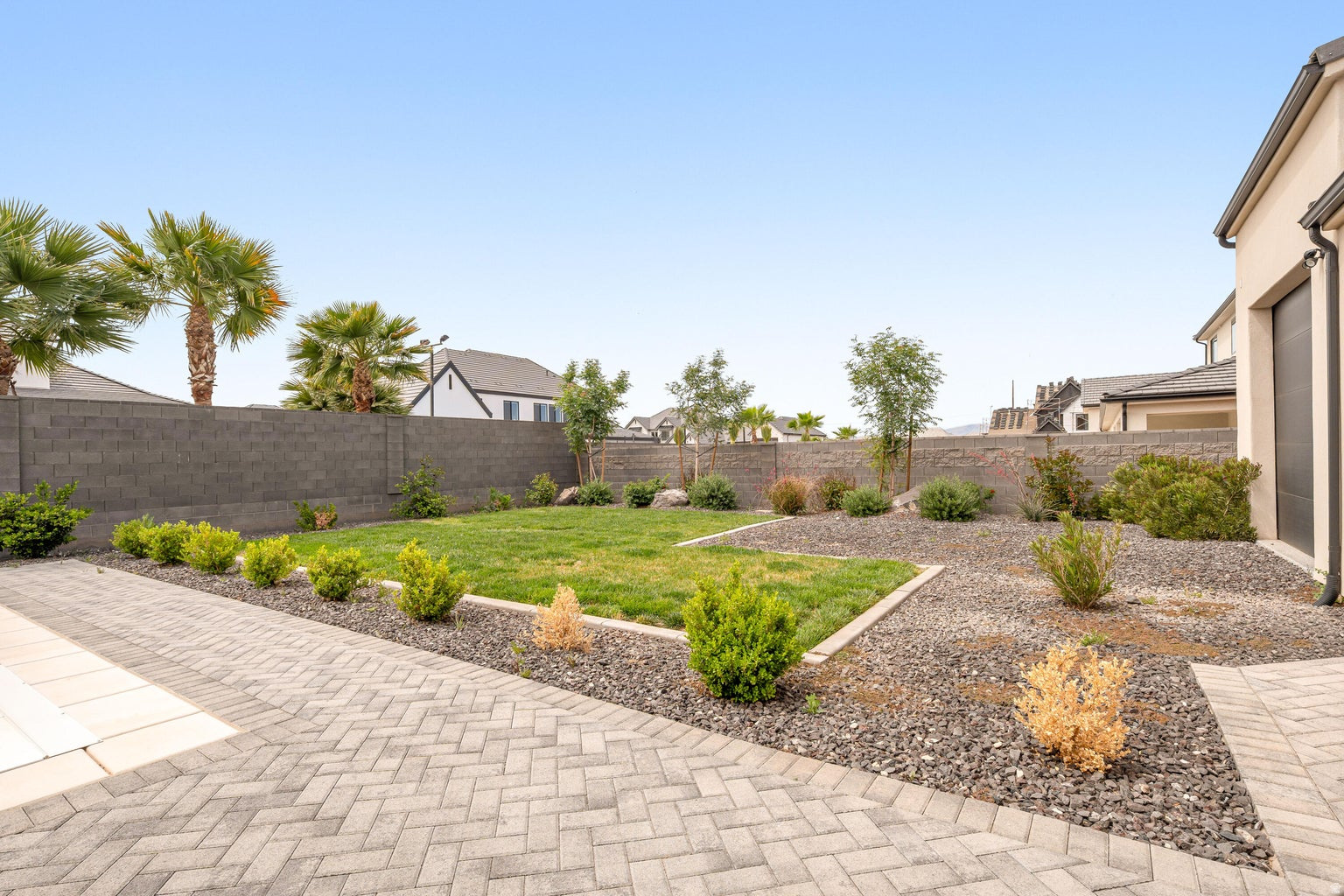 QUEENSRIDGE 2 - Residential