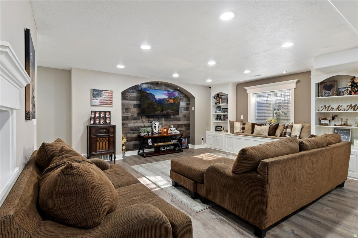 SOUTH WILLOW ESTATES - Residential