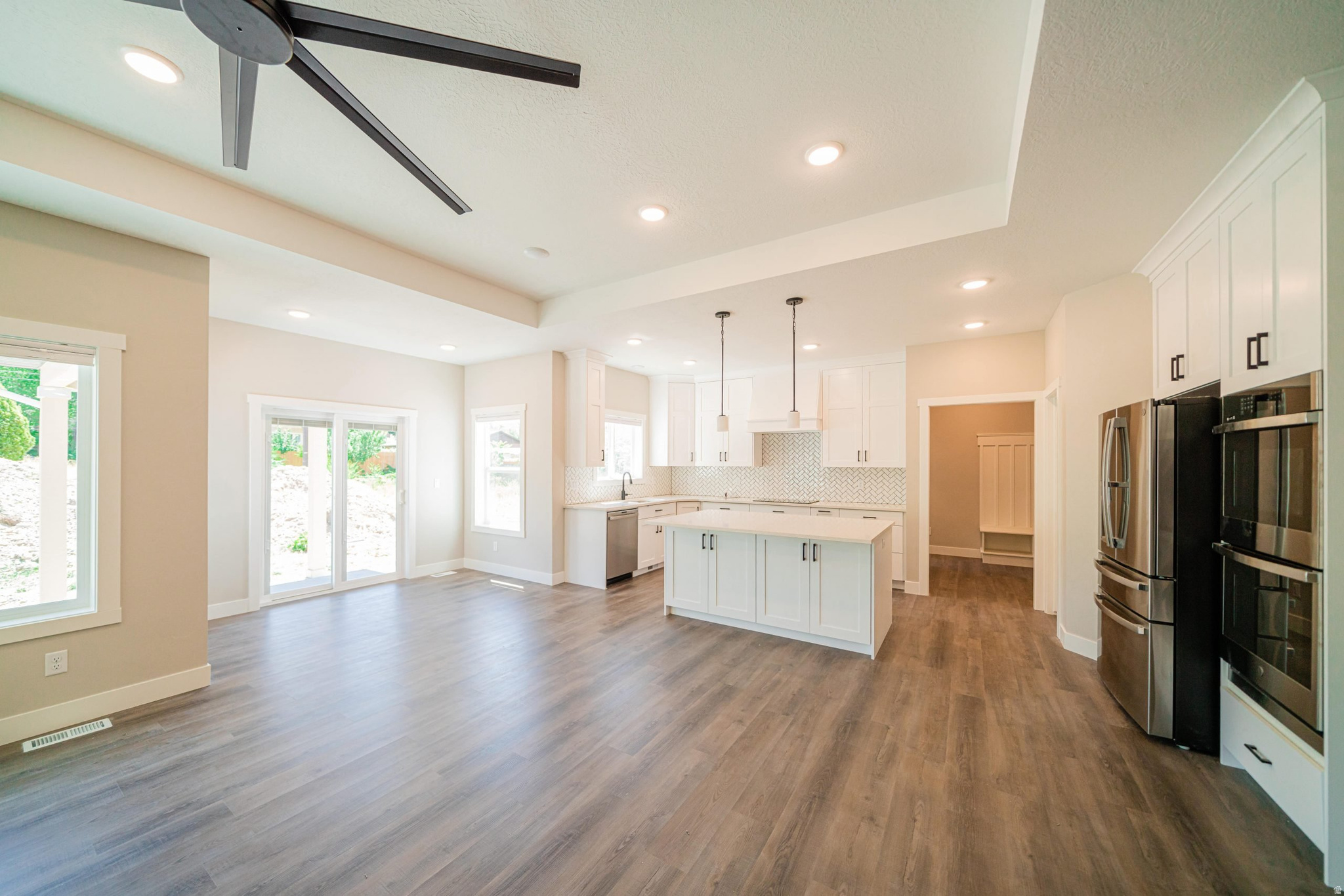 SMILING H - Residential