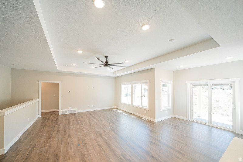 SMILING H - Residential