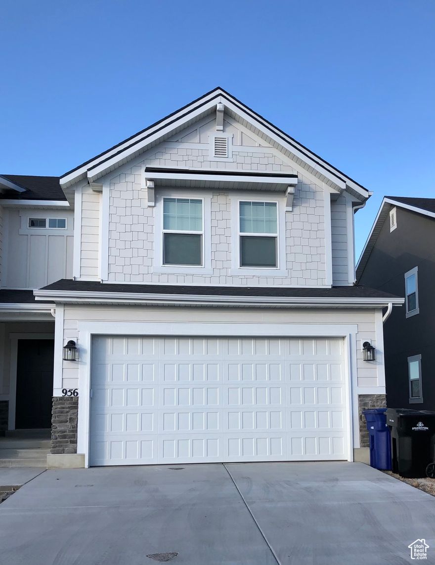 This is a end unit with 2378 sq ft of living space, 3 spacious bedrooms, 2.5 baths, and an open floor plan with walk out basement. Beautifully designed and decorated townhouse centrally located in  Spanish Fork. This townhome is close to the new Spanish Fork High Plenty of shopping, restaurants and freeway access.