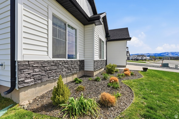 COUNTRY CLUB ESTATES - Residential