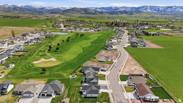 COUNTRY CLUB ESTATES - Residential