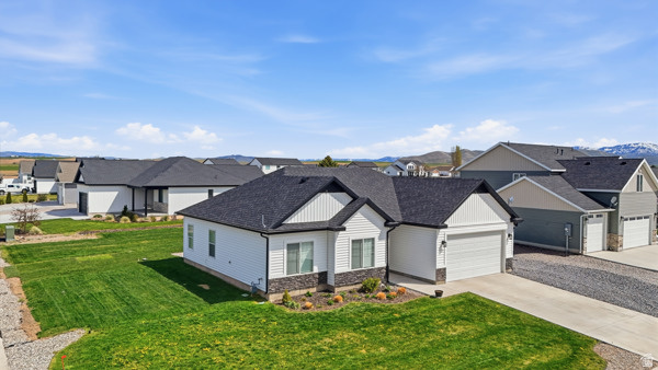 COUNTRY CLUB ESTATES - Residential