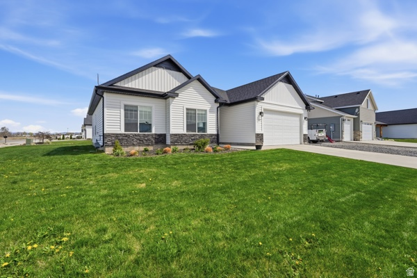 COUNTRY CLUB ESTATES - Residential