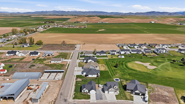 COUNTRY CLUB ESTATES - Residential