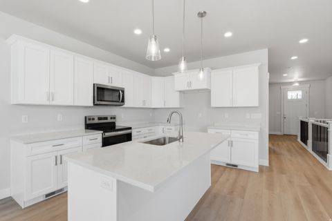 Tiny photo for 677 E 800 S ST S, Springville, UT 84663 (MLS # 2123553)