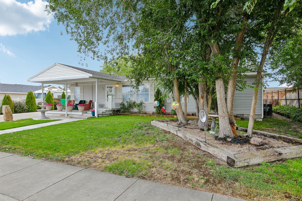 Photo of 459 W RICHARD ST, Grantsville, UT 84029 (MLS # 2179345)