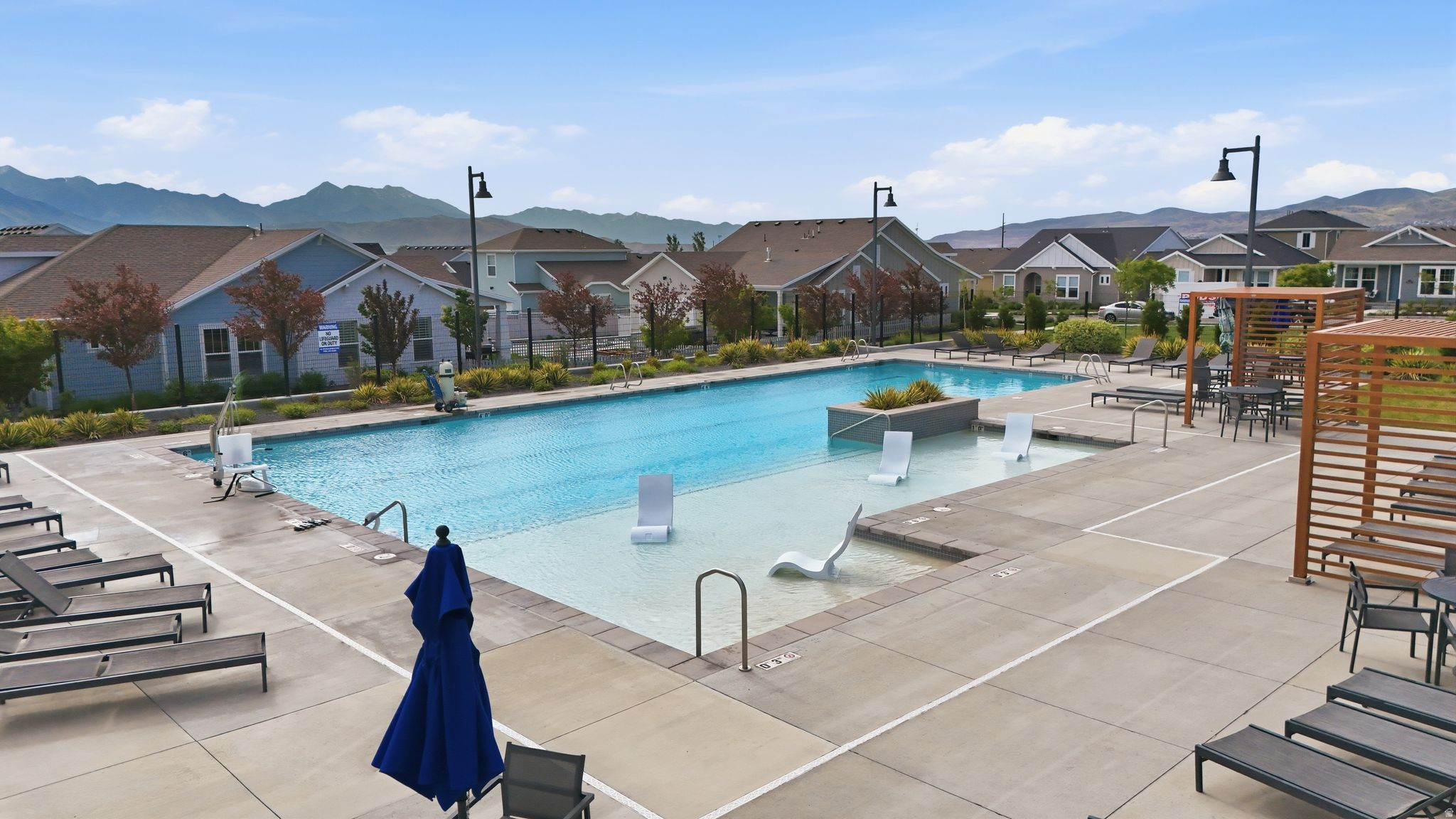 DAYBREAK - Residential
