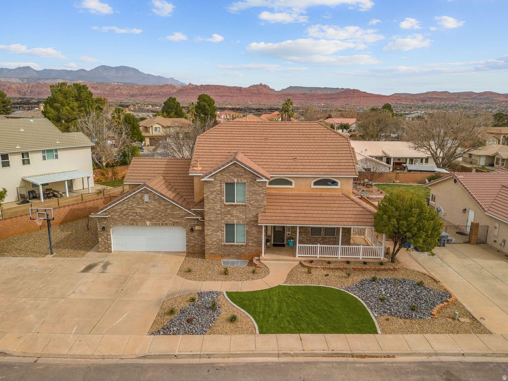 Photo of 1974 N SAGEBRUSH DR, Santa Clara, UT 84765 (MLS # 2137979)