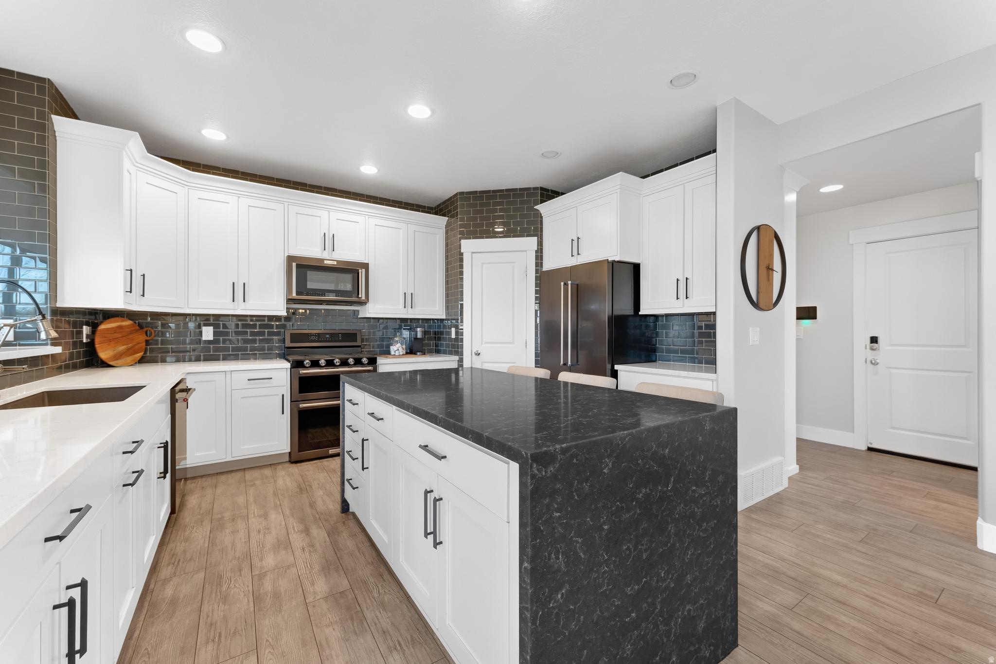 MOUNTAIN VISTA - Residential