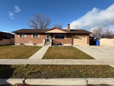 Photo of 560 S 100 W, Tremonton, UT 84337 (MLS # 2130108)