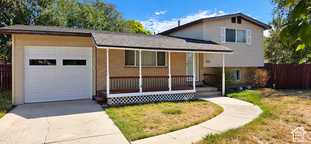 Photo of 2989 S RAE ST W, West Valley City, UT 84120 (MLS # 2187611)