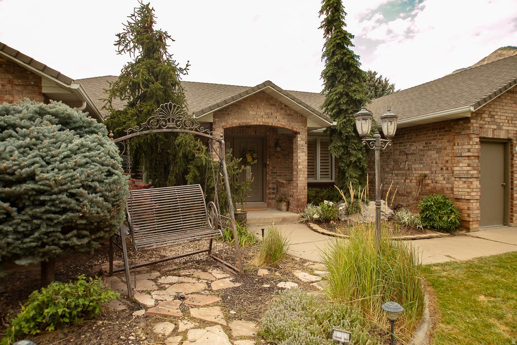 Photo of 1532 E 2525 N, North Ogden, UT 84414 (MLS # 2172835)