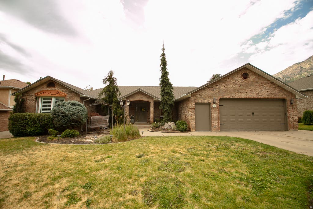 Photo of 1532 E 2525 N, North Ogden, UT 84414 (MLS # 2172835)