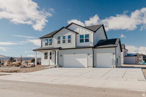 Photo of 927 W MOTOR VU DR #204, Riverdale, UT 84405 (MLS # 2134803)
