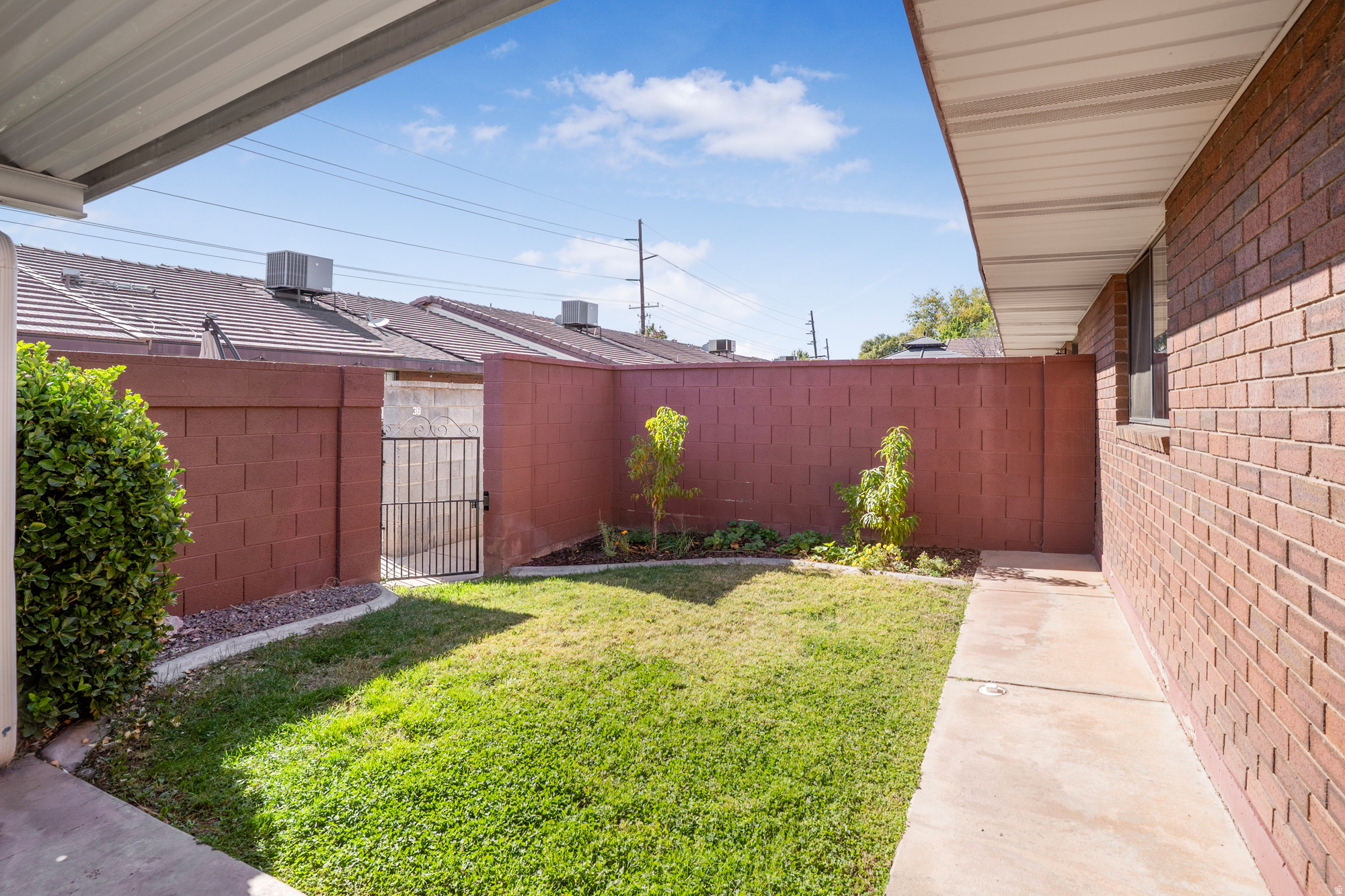 COTTONWOOD TOWNHOMES - Residential