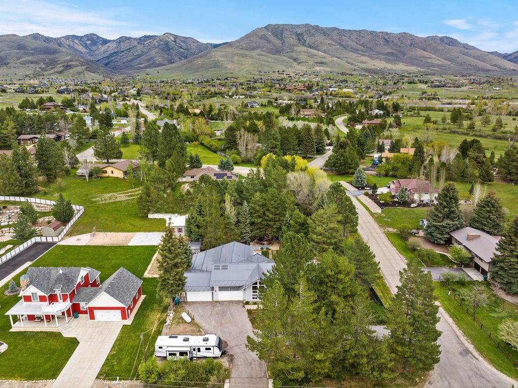 Photo of 3260 N RIVER DR E, Eden, UT 84310 (MLS # 2153234)