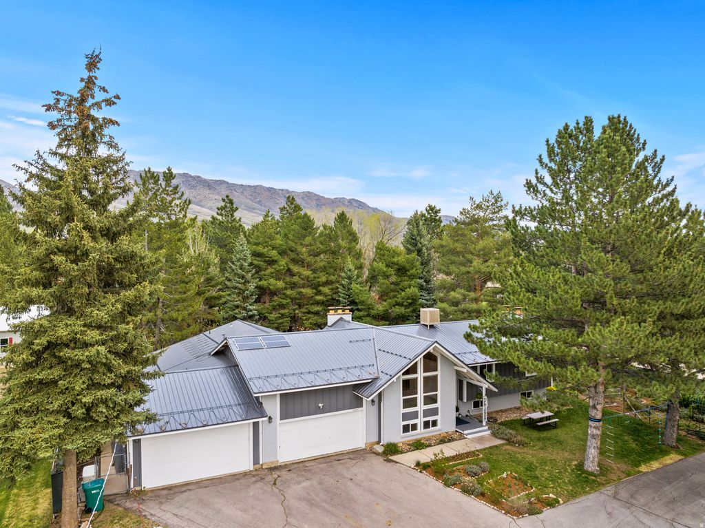 Photo of 3260 N RIVER DR E, Eden, UT 84310 (MLS # 2153234)