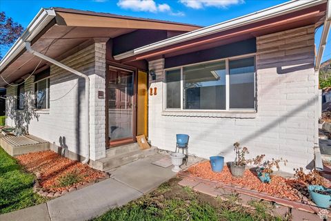 Photo of 11 BENCHMARK VLG, Tooele, UT 84074 (MLS # 2117052)