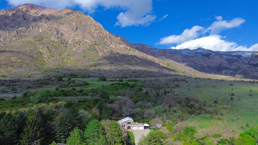 Photo of 4423 N MAJESTIC CIR, Pleasant View, UT 84414 (MLS # 2153093)