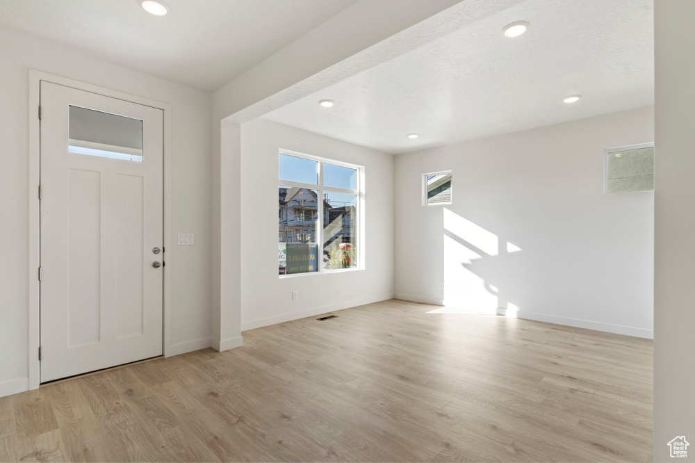 1252 E Larkspur Way, Layton, Utah image 2