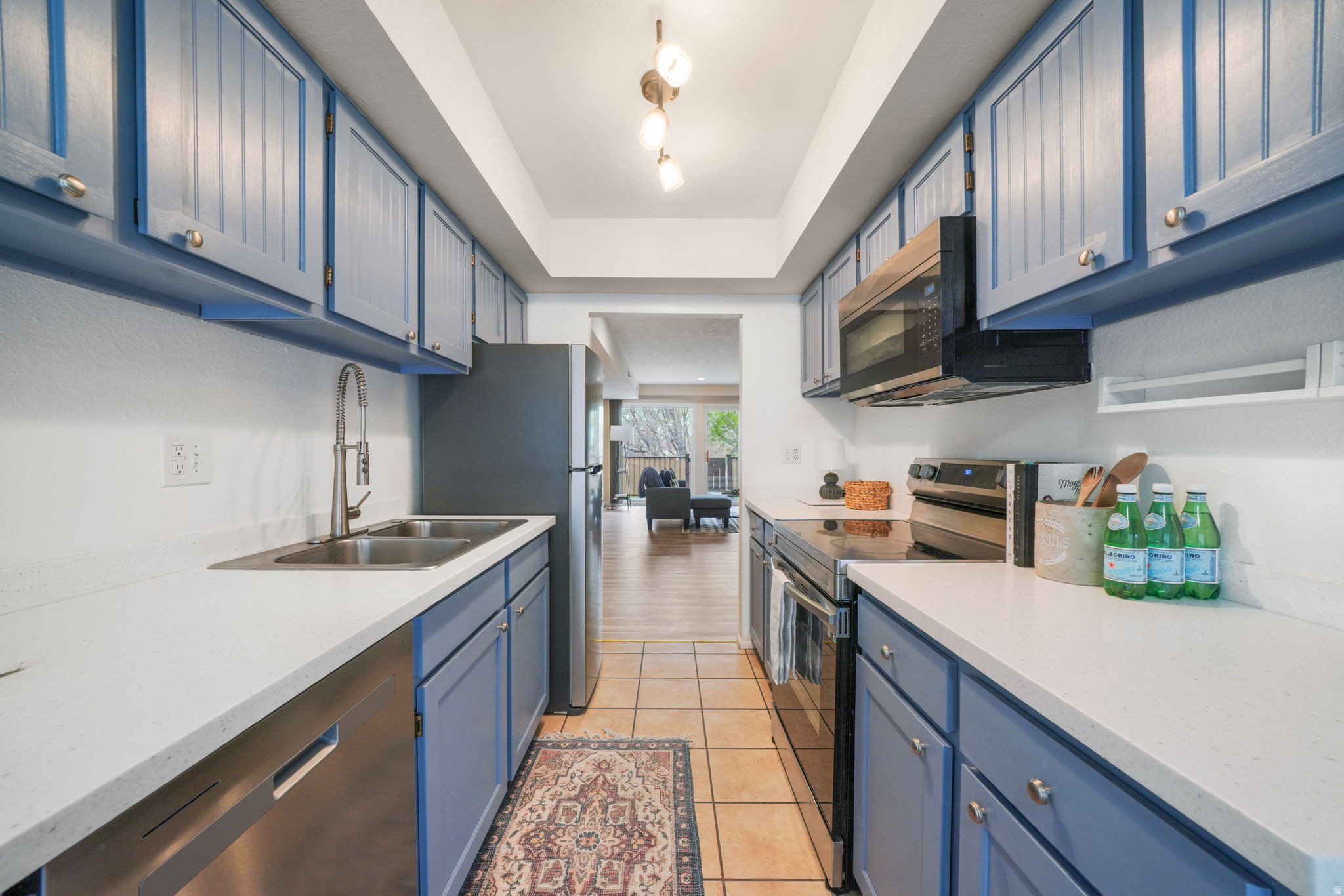 APPLEGATE CONDM - Residential