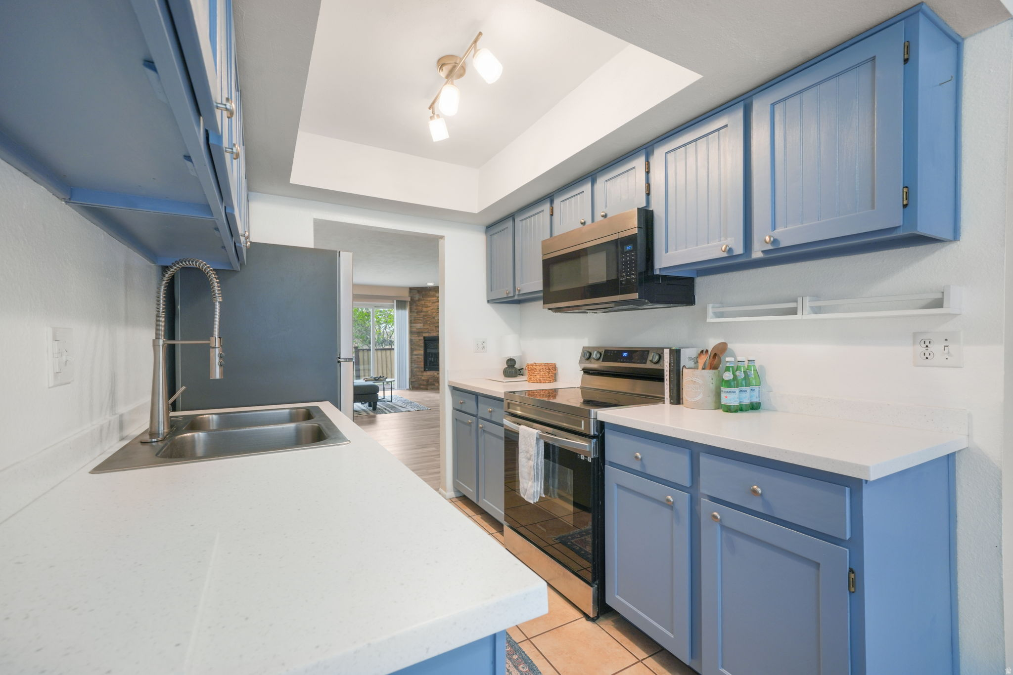 APPLEGATE CONDM - Residential