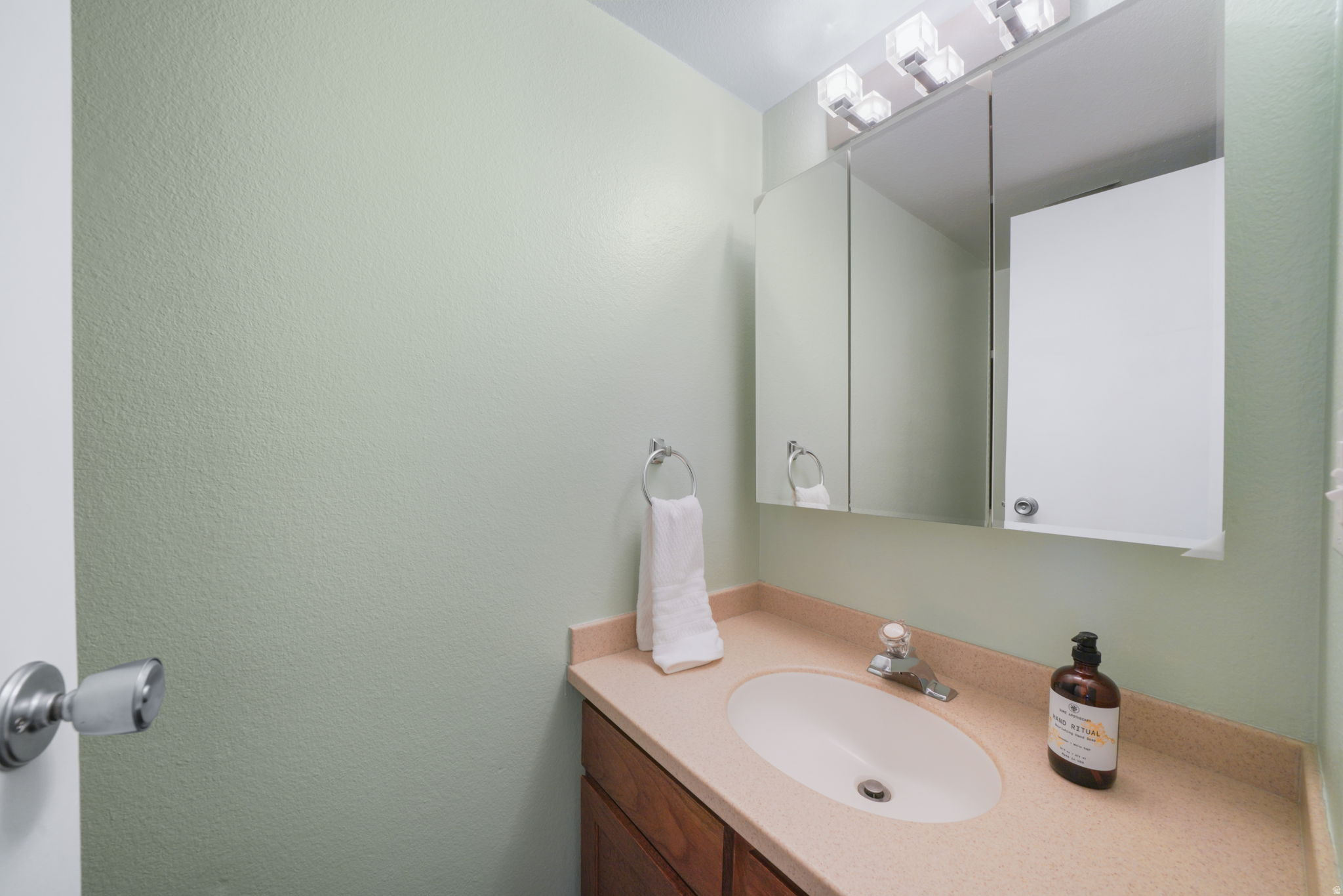 APPLEGATE CONDM - Residential