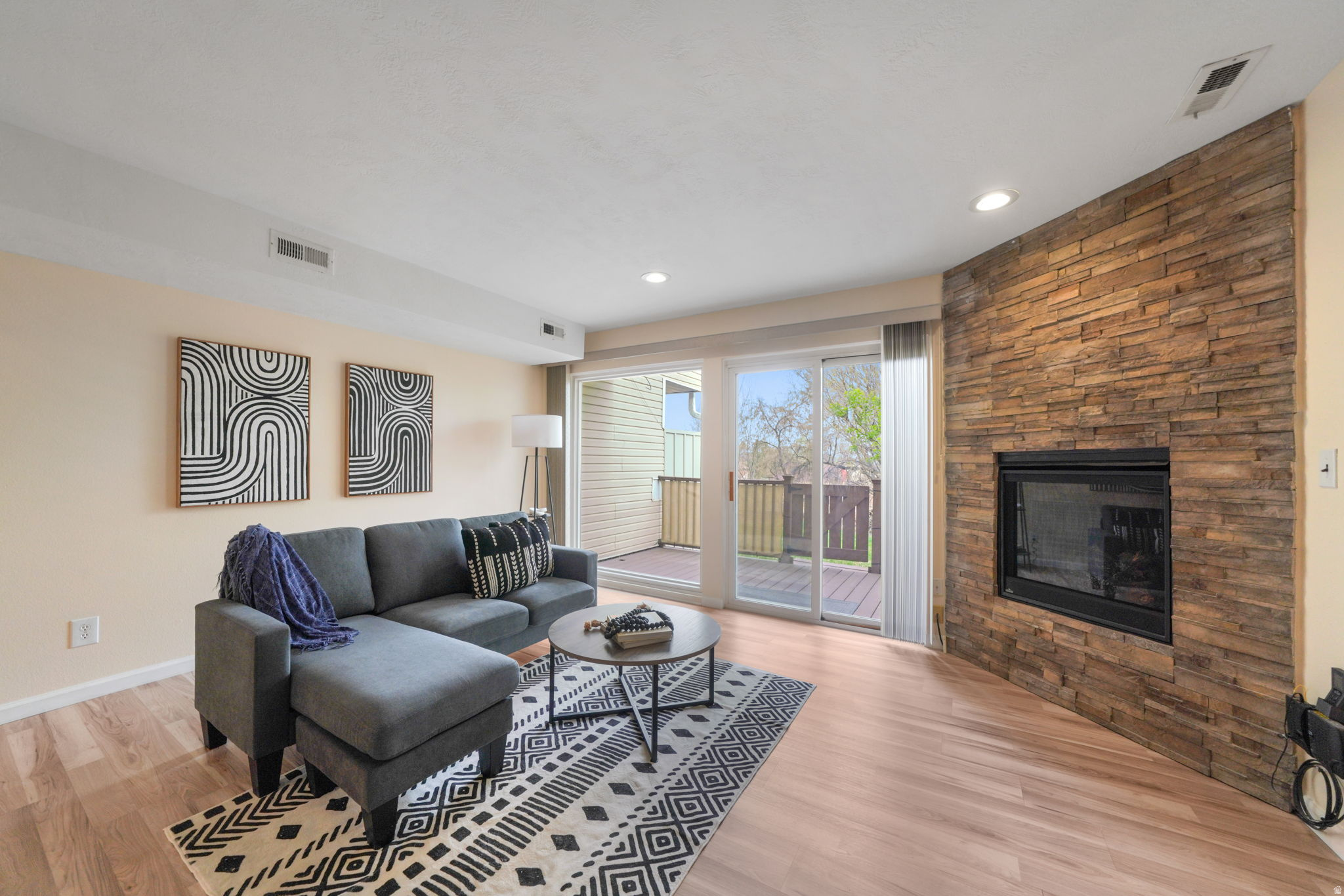 APPLEGATE CONDM - Residential